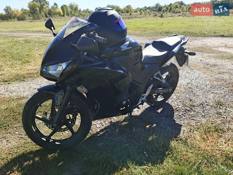Спортбайк Honda CBR 250R 2016 в Лохвиці