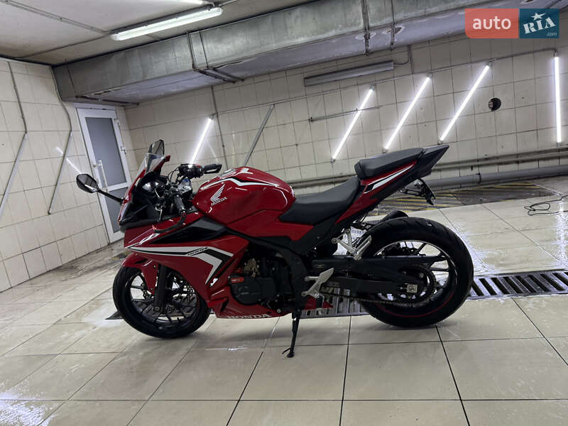 Спортбайк Honda CBR 400R 2021 в 