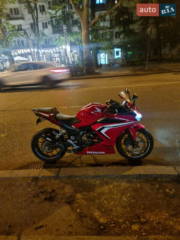Спортбайк Honda CBR 400R 2021 в 