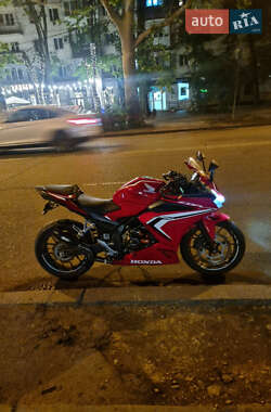 Спортбайк Honda CBR 400R 2021 в 