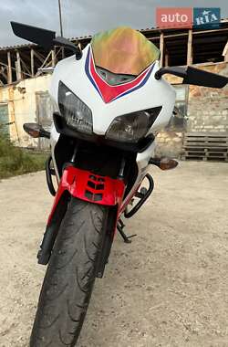 Мотоцикл Спорт-туризм Honda CBR 400R 2013 в 