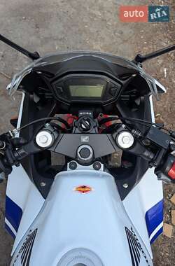 Спортбайк Honda CBR 400R 2013 в 