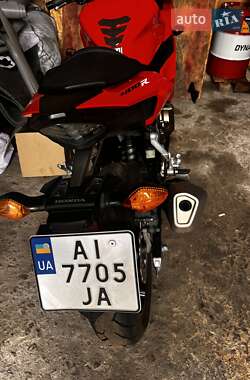 Спортбайк Honda CBR 400R 2016 в 