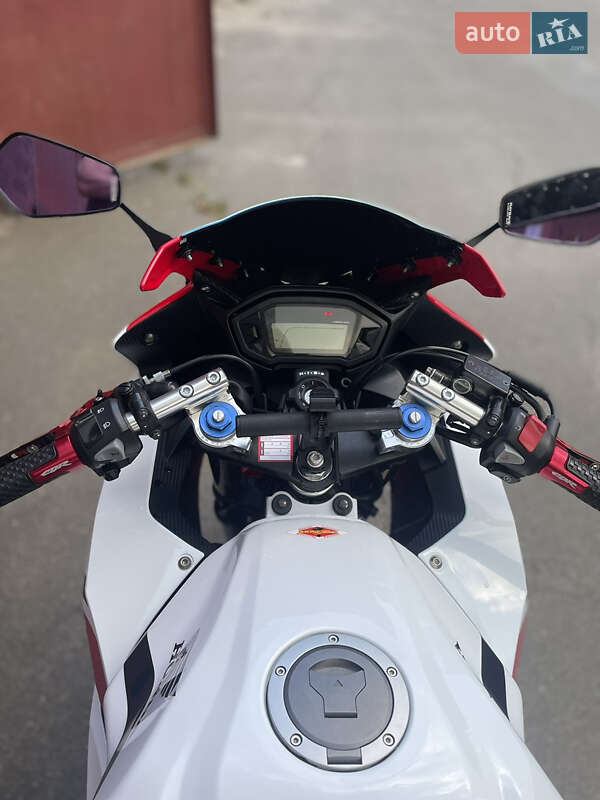 Спортбайк Honda CBR 400R 2019 в Киеве