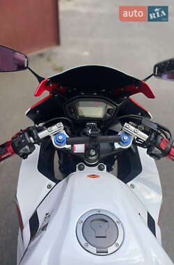 Спортбайк Honda CBR 400R 2019 в 
