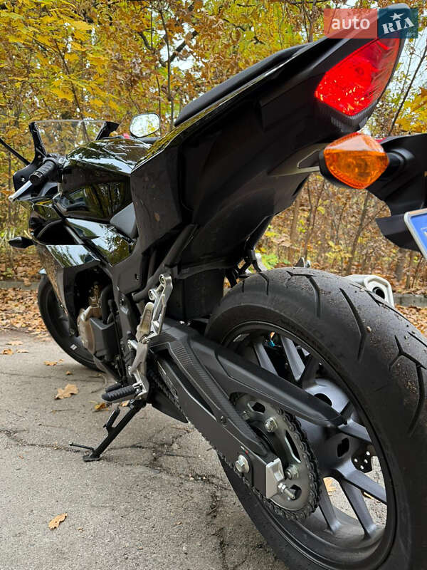 Спортбайк Honda CBR 400R 2016 в Києві