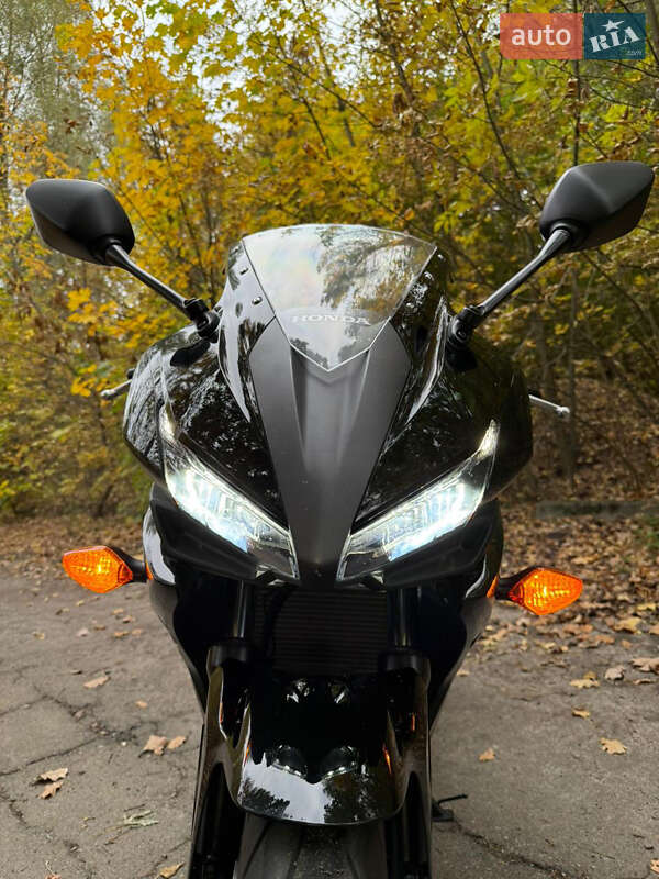 Спортбайк Honda CBR 400R 2016 в Києві