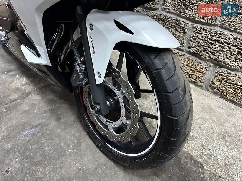 Спортбайк Honda CBR 400R 2021 в Одесі фото 5 Спортбайк Honda CBR 400R 2021 в Одесі