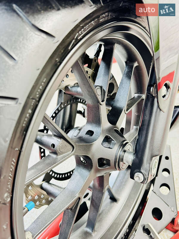 Спортбайк Honda CBR 400R 2013 в Одессе