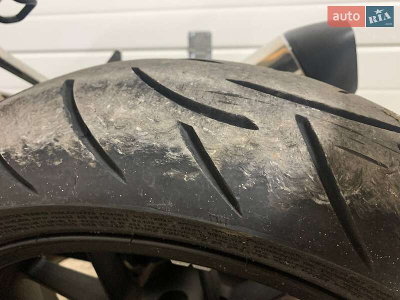 Спортбайк Honda CBR 400R 2013 в Казатине