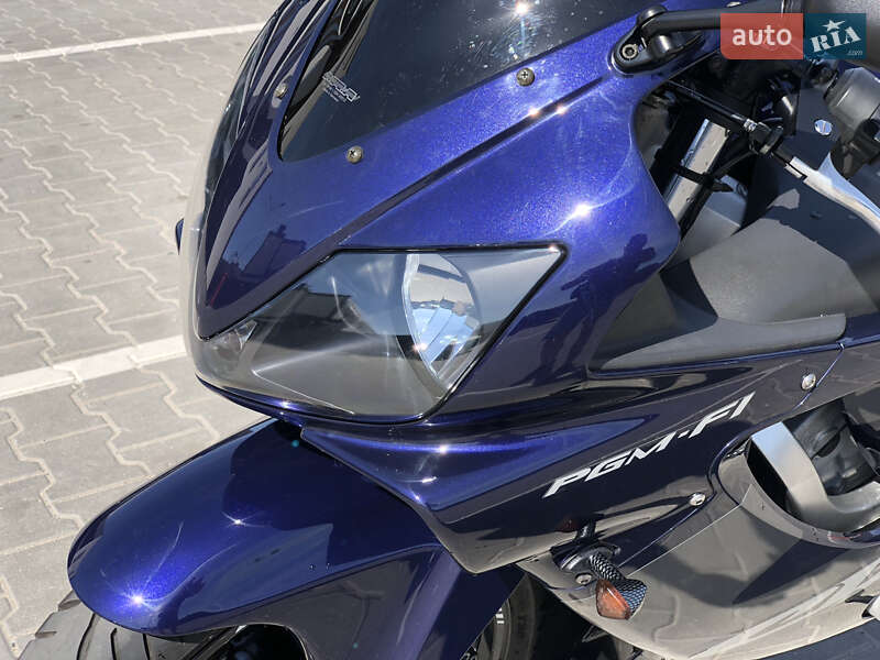 Спортбайк Honda CBR 600F4i 2002 в Виннице