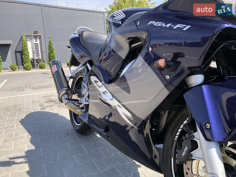 Спортбайк Honda CBR 600F4i 2002 в Виннице