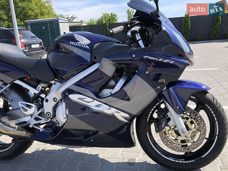 Спортбайк Honda CBR 600F4i 2002 в Виннице