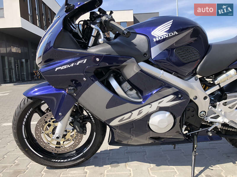 Спортбайк Honda CBR 600F4i 2002 в Виннице
