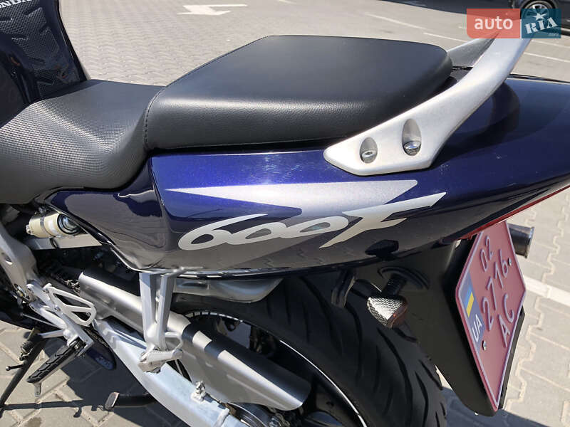 Спортбайк Honda CBR 600F4i 2002 в Виннице