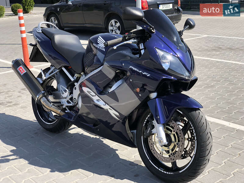 Спортбайк Honda CBR 600F4i 2002 в Виннице