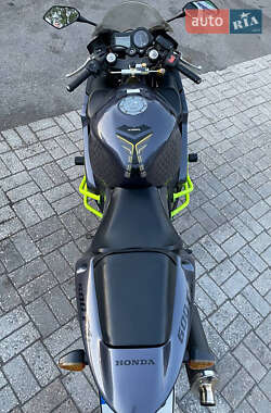 Спортбайк Honda CBR 600F4i 2001 в Кропивницком