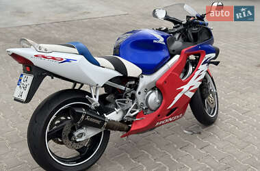 Спортбайк Honda CBR 600F 2000 в 