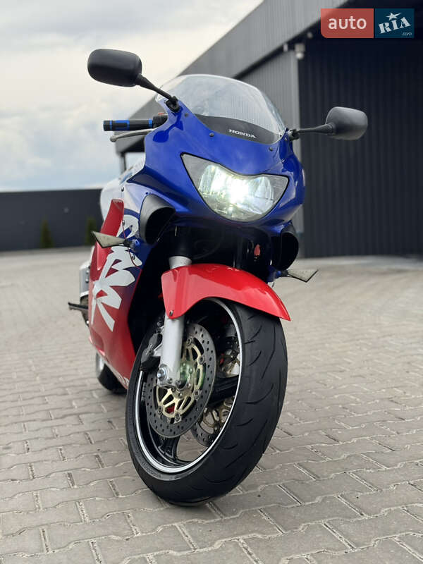 Спортбайк Honda CBR 600F 2000 в Христиновке