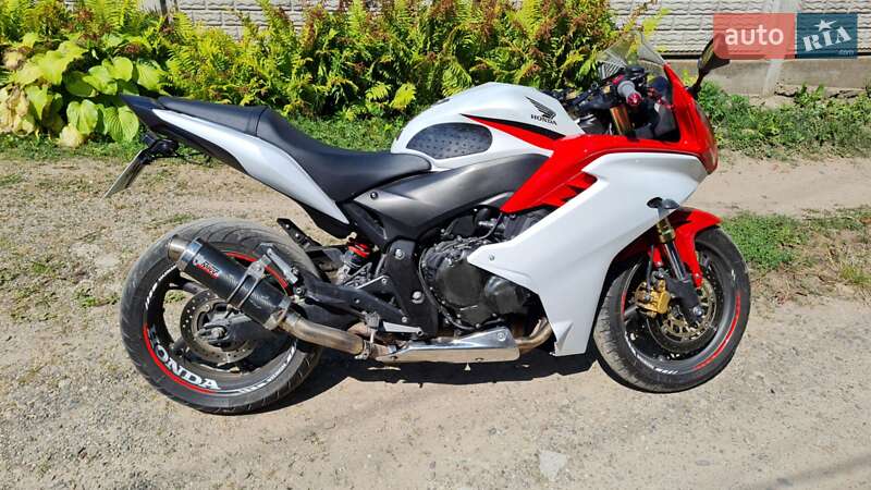 Мотоцикл Спорт-туризм Honda CBR 600F 2011 в Кицмани
