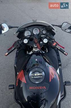 Спортбайк Honda CBR 600F 2000 в 