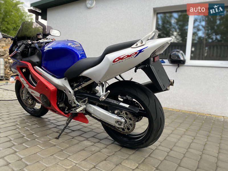 Спортбайк Honda CBR 600F 2000 в Виннице фото 4 Спортбайк Honda CBR 600F 2000 в Виннице