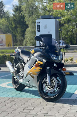 Мотоцикл Классик Honda CBR 600F 2000 в 