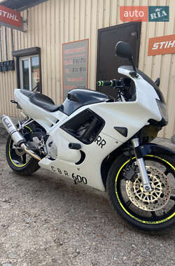 Спортбайк Honda CBR 600F 1996 в Сумах