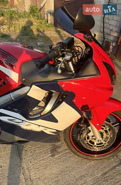Мотоцикл Спорт-туризм Honda CBR 600F 2001 в 