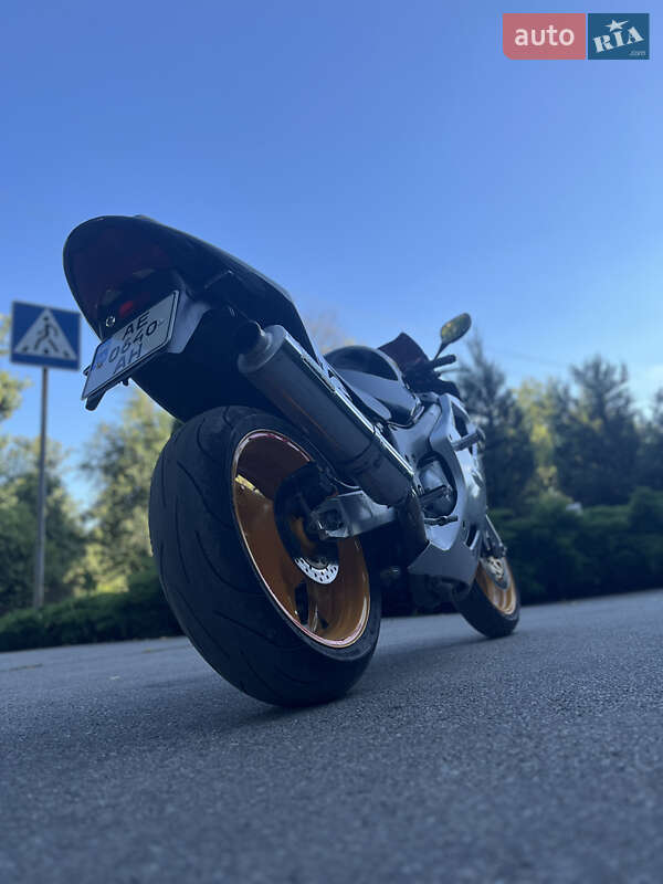 Спортбайк Honda CBR 600F 1999 в Павлограді фото 8 Спортбайк Honda CBR 600F 1999 в Павлограді