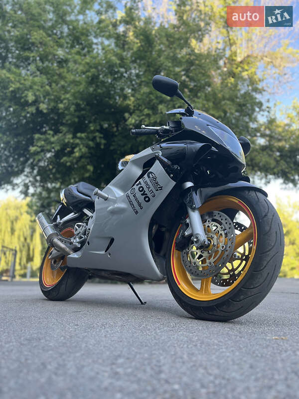 Спортбайк Honda CBR 600F 1999 в Павлограді фото 7 Спортбайк Honda CBR 600F 1999 в Павлограді