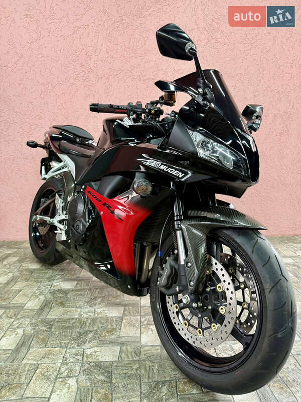 Мотоцикл Спорт-туризм Honda CBR 600RR 2010 в 
