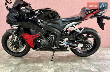 Мотоцикл Спорт-туризм Honda CBR 600RR 2010 в 