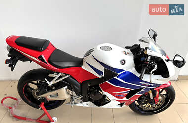 Спортбайк Honda CBR 600RR 2013 в  фото 5 Спортбайк Honda CBR 600RR 2013 в