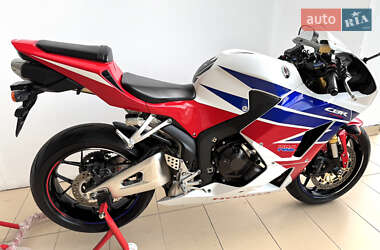 Спортбайк Honda CBR 600RR 2013 в  фото 6 Спортбайк Honda CBR 600RR 2013 в