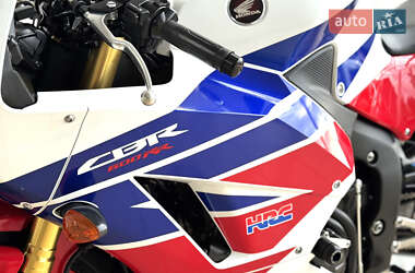 Спортбайк Honda CBR 600RR 2013 в  фото 20 Спортбайк Honda CBR 600RR 2013 в