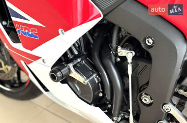 Спортбайк Honda CBR 600RR 2013 в  фото 26 Спортбайк Honda CBR 600RR 2013 в