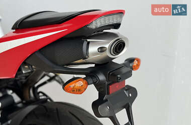 Спортбайк Honda CBR 600RR 2013 в  фото 34 Спортбайк Honda CBR 600RR 2013 в