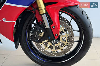 Спортбайк Honda CBR 600RR 2013 в  фото 38 Спортбайк Honda CBR 600RR 2013 в