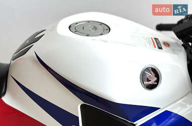 Спортбайк Honda CBR 600RR 2013 в  фото 42 Спортбайк Honda CBR 600RR 2013 в