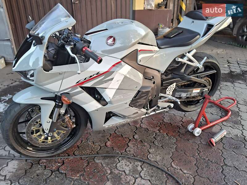 Спортбайк Honda CBR 600RR 2025 в Днепре
