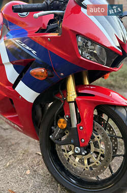 Спортбайк Honda CBR 600RR 2024 в 