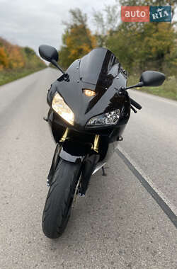 Спортбайк Honda CBR 600RR 2005 в  фото 6 Спортбайк Honda CBR 600RR 2005 в