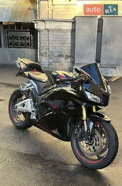 Спортбайк Honda CBR 600RR 2012 в  фото 2 Спортбайк Honda CBR 600RR 2012 в