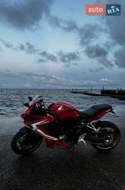 Спортбайк Honda CBR 650R 2022 в 