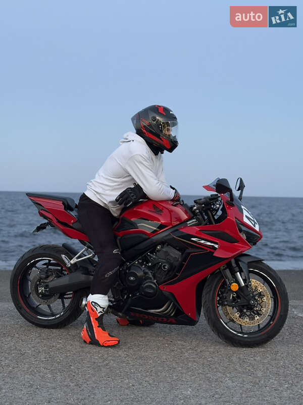 Спортбайк Honda CBR 650R 2023 в 