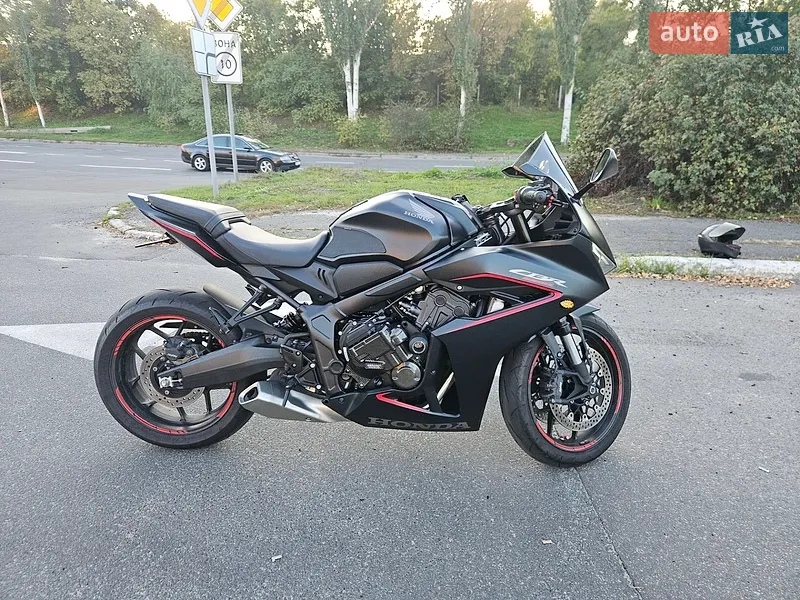 Honda CBR 650R 2025