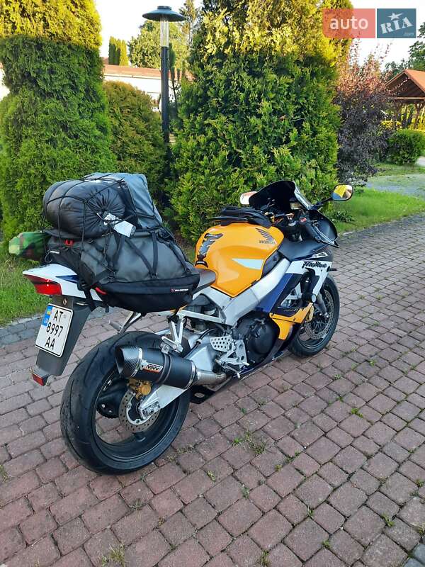Спортбайк Honda CBR 929RR 2000 в Надворной
