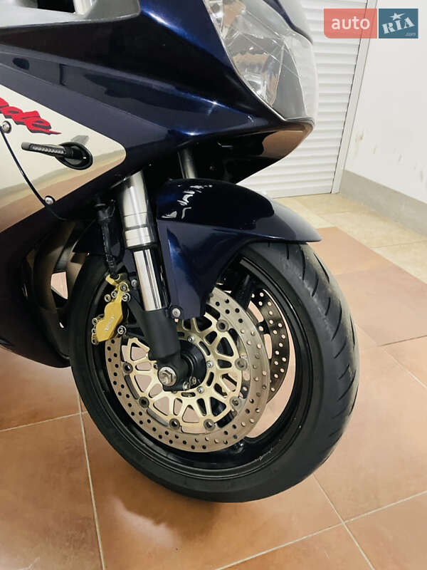 Спортбайк Honda CBR 929RR 2001 в Киеве