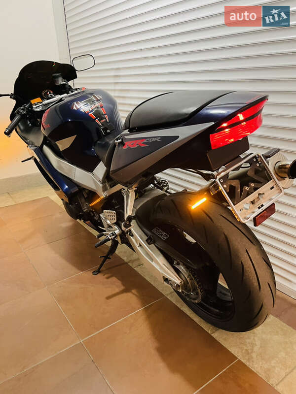 Спортбайк Honda CBR 929RR 2001 в Киеве